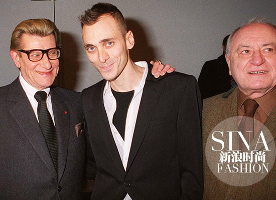 Yves-Saint-Laurent、Hedi-Slimane、Pierre-Bergé在Dior后臺的合影