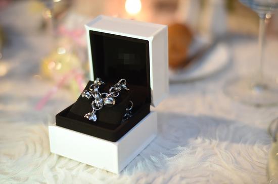 包貝爾曝奇葩婚戒誓言 包貝爾曝奇葩婚戒誓言