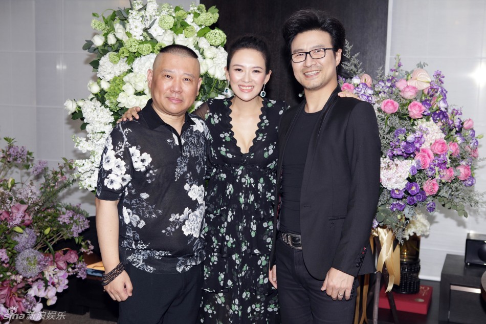 汪峰大女兒淚灑百日宴 汪峰大女兒淚灑百日宴