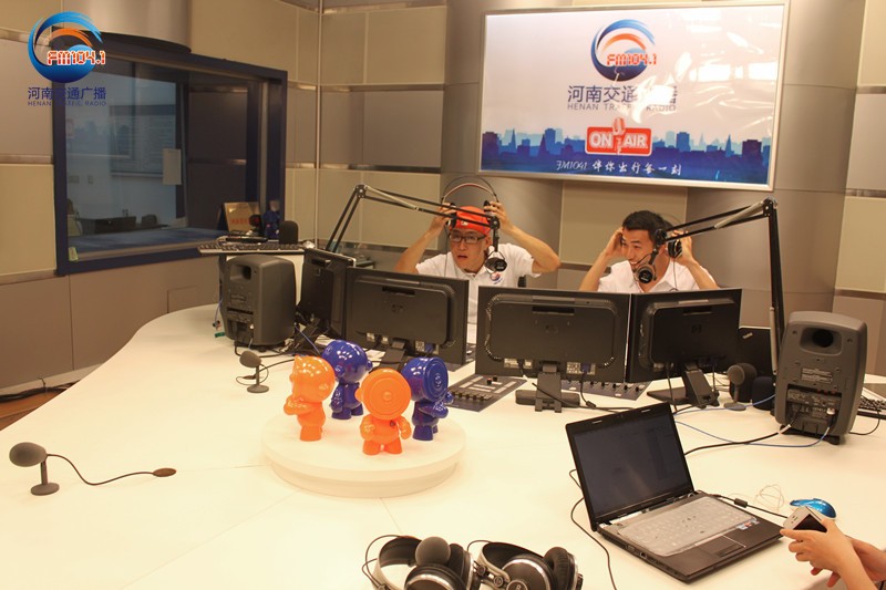 李憲和張弛怎么這么開心！又不是你們倆中獎(jiǎng)了！