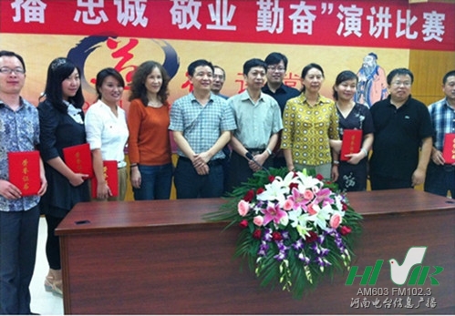 獲獎(jiǎng)人員與評委合影