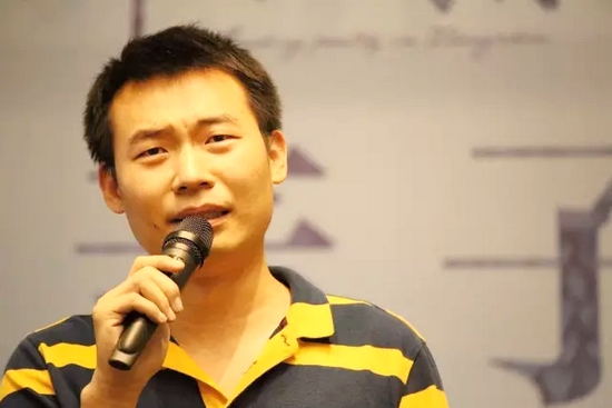 他，是一名消防員，同時(shí)也是聲音的愛(ài)好者。