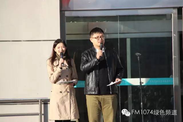 主持人肖震、陳藝主持活動(dòng)