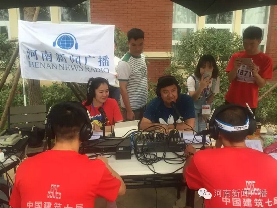 直播間被圍觀群眾包圍啦，是不是沒有看過我們的直播？