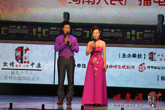 現(xiàn)場主持人池城、張彤