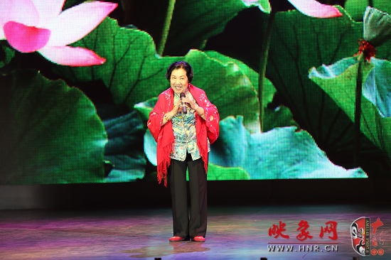 著名越調(diào)表演藝術(shù)家、越調(diào)皇后毛愛蓮演唱《白奶奶醉酒》選段“好一個俊俏的趙鳳英”