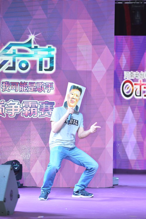 不過(guò)隨后的阿強(qiáng)老師現(xiàn)場(chǎng)傳授RAP教程，同樣不遜于老楊呢??！