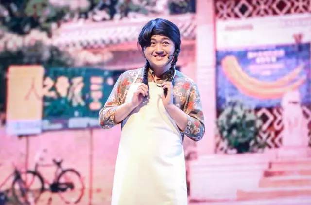 小品《那些年我們錯(cuò)過(guò)的一支舞》，主播樂(lè)天、張嵩的裝扮你給打幾分？