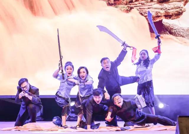 作為本場(chǎng)晚會(huì)的最后一個(gè)節(jié)目，《黃河大合唱》刷新你完全不一樣的體驗(yàn)。