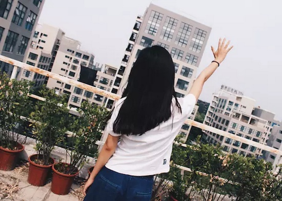 你問我要去向何方，我指向天空的方向。