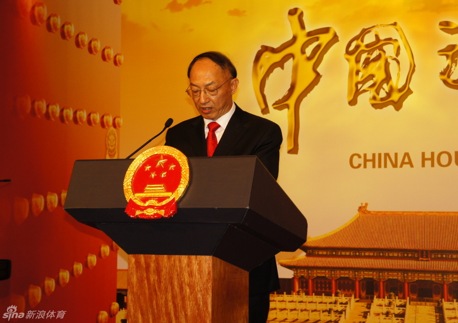 中國(guó)代表團(tuán)在中國(guó)駐英使館慶功