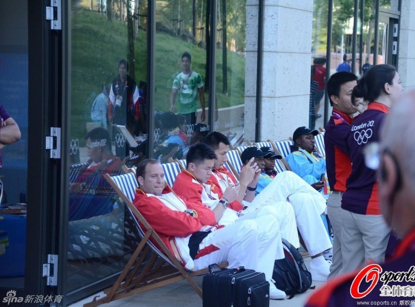 中國男籃進(jìn)駐奧運村