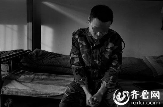 　因癡迷于賭博，研究生方光被學(xué)校開除。方光在濟(jì)南一戒網(wǎng)學(xué)校接受教育