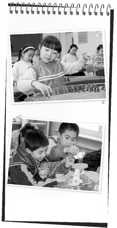 　圖1：鐵路五小古箏社團(tuán)的孩子們正在演奏《高山流水》，圖2：科學(xué)課上，孩子們正在探索水的秘密。