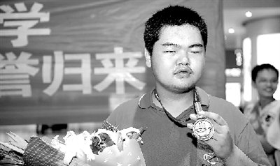 鄭州15歲高中生獲國際奧數(shù)金牌 最享受解題時刻