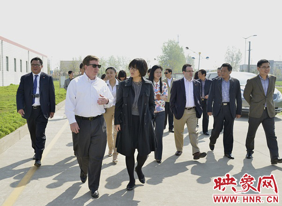 中美兩國商會(huì)代表團(tuán)參觀雙匯并座談交流 中美兩國商會(huì)代表團(tuán)參觀雙匯并座談交流