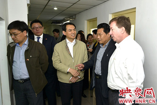 中美兩國商會(huì)代表團(tuán)參觀雙匯并座談交流 中美兩國商會(huì)代表團(tuán)參觀雙匯并座談交流