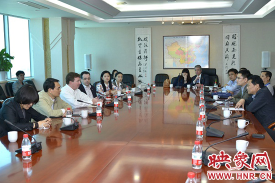 中美兩國商會(huì)代表團(tuán)參觀雙匯并座談交流 中美兩國商會(huì)代表團(tuán)參觀雙匯并座談交流