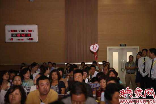 愛心競拍會現(xiàn)場 愛心競拍會現(xiàn)場