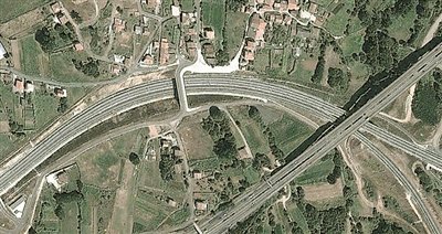 事發(fā)地的急轉(zhuǎn)彎道。以下是監(jiān)控視頻截圖。