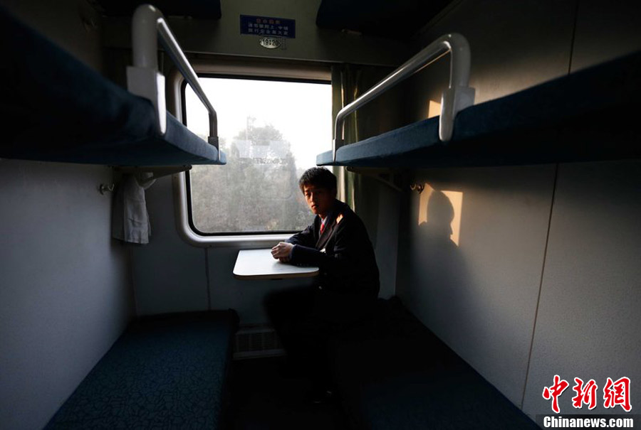 春運(yùn)回程列車僅5名乘客 春運(yùn)回程列車僅5名乘客
