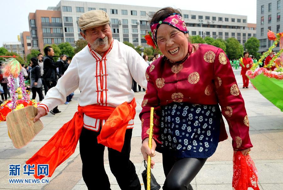 各地迎進(jìn)“五一”小長假