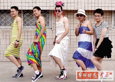 鄭州晚報記者 常亮/文 李云峰/供圖(河工大應(yīng)屆畢業(yè)生) 鄭州晚報記者 常亮/文 李云峰/供圖(河工大應(yīng)屆畢業(yè)生)