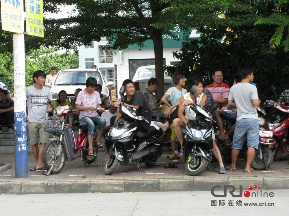 2013年07月10日，廣西壯族自治區(qū)北海市，依然有很多外地人聽信謠言不肯離去。圖片來源：飛影/CF