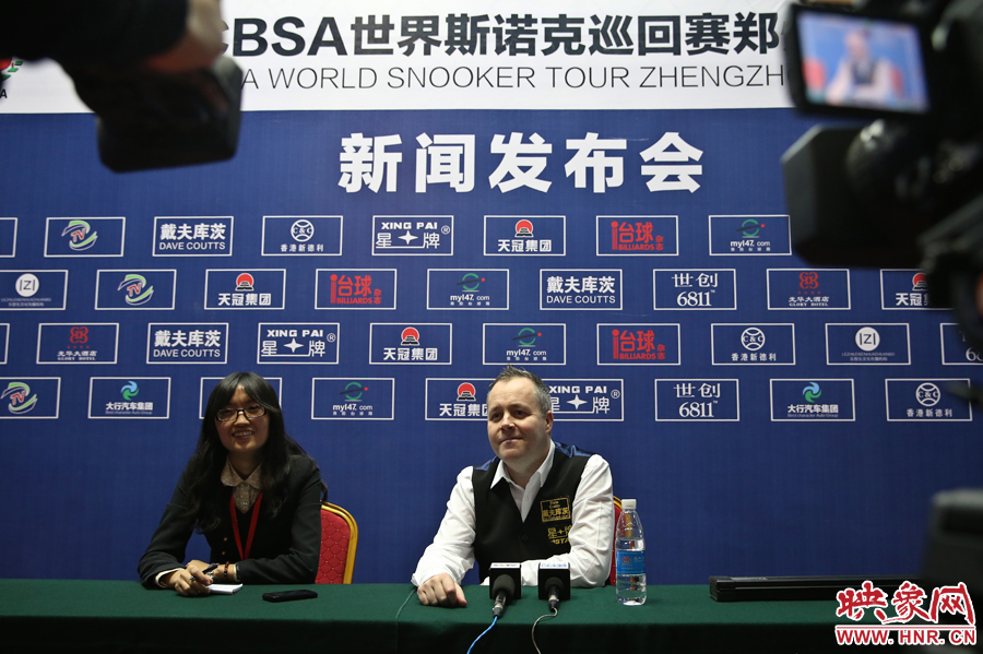 賽后希金斯參加新聞發(fā)布會，接受映象網(wǎng)記者提問