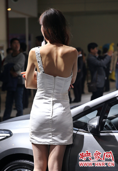 雖然進入深秋，車模依然“輕裝”上場。