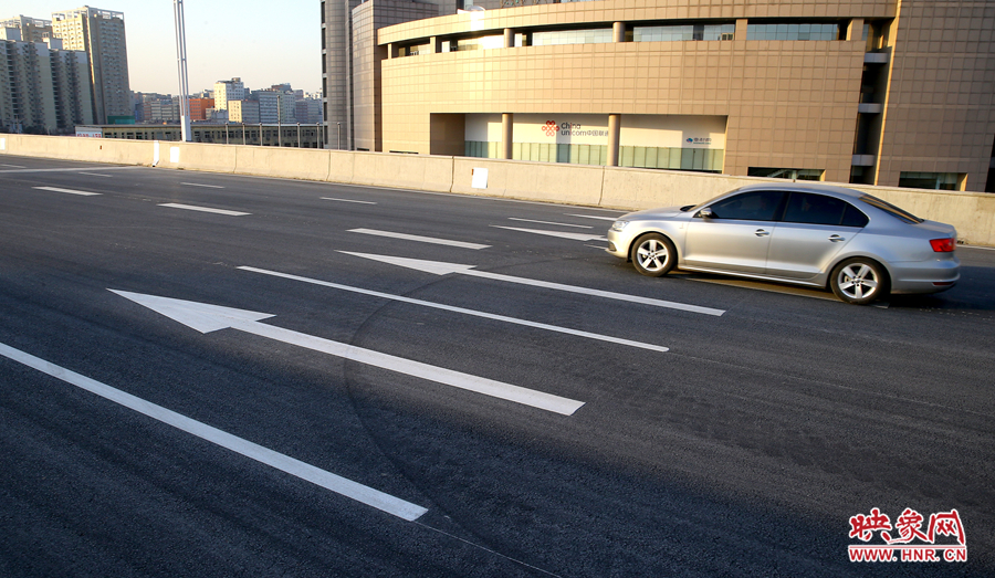 三環(huán)快速路標示線明顯清晰