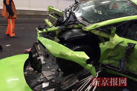 一輛蘭博基尼與一輛法拉利發(fā)生事故，現(xiàn)場(chǎng)狀況慘烈