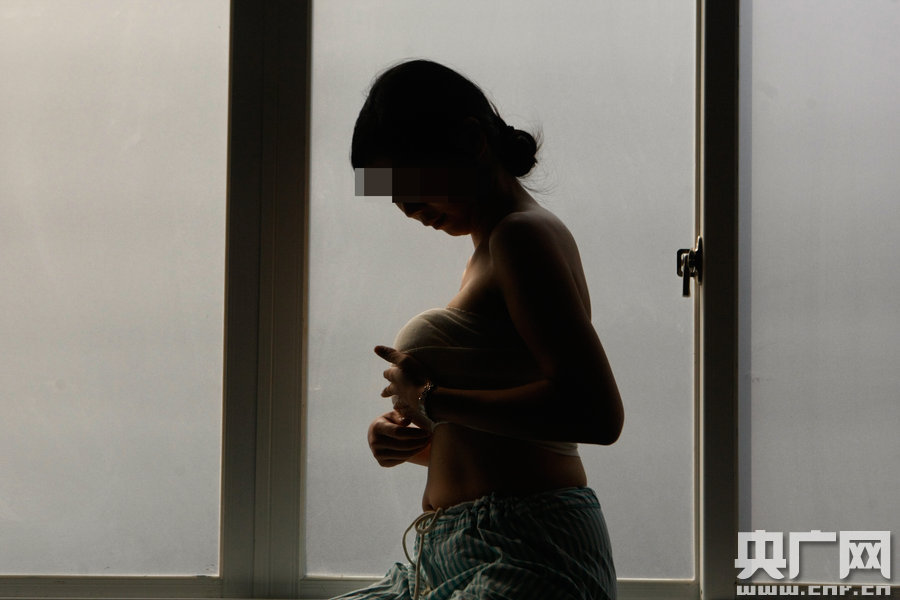 將挑戰(zhàn)國(guó)內(nèi)最大的600cc隆胸假體，誓要成為“中國(guó)最胸辣媽”。