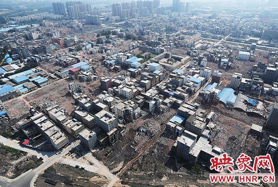 震驚！航拍鄭州城中村拆遷 宛如“地震災區(qū)”
