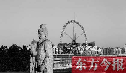 16日，從中原福塔基座平臺(tái)看向世紀(jì)歡樂園的景象