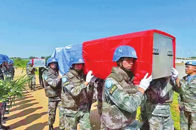 維和戰(zhàn)士抬棺送戰(zhàn)友 維和戰(zhàn)士抬棺送戰(zhàn)友