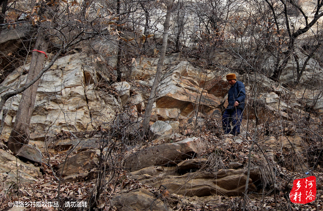 出家人打架，少見;出家人打架還用嘴咬，更是稀罕。嵩山后山一處人跡罕至的半山腰，就住著這樣一位奇葩的出家道士。