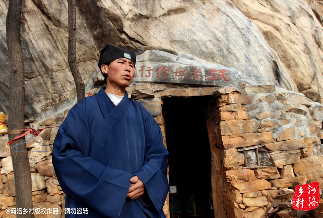 在這個山洞住多久，他沒有時間表，他說要看自己的內(nèi)心，修行夠了就離開，如果需要繼續(xù)修行，就從這里“安老病死