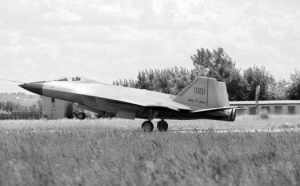 網絡流傳的中國殲18紅鷹隱形戰(zhàn)機試飛圖