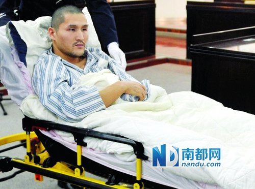 被告人冀中星在法庭上。