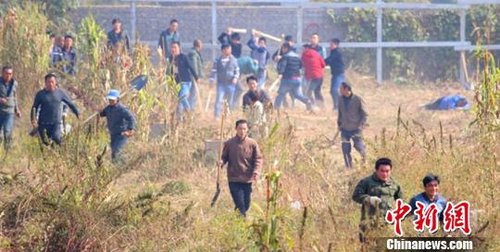 農(nóng)民工被驅逐毆打網(wǎng)絡截圖攝