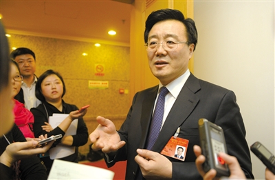 昨日，在十四屆人大二次會議順義代表團全團審議后，北京市人大代表、北京市常務副市長李士祥接受記者提問。新京報記者 浦峰 攝