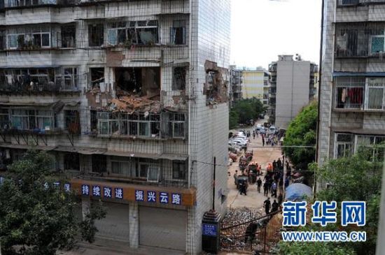 　6月9日在云南楚雄市拍攝的被炸毀的房屋。 新華社發(fā)