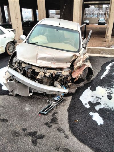 事發(fā)轎車。吳英供圖