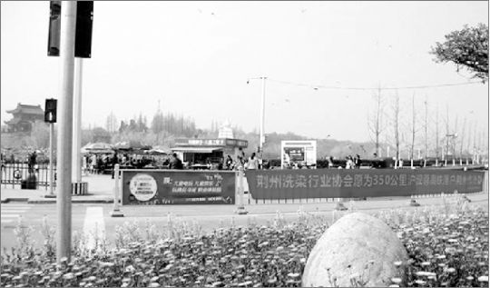 荊州民間組織的倡議活動吸引許多市民關(guān)注。