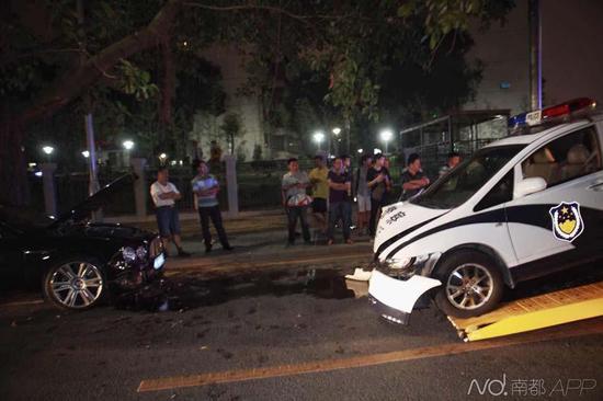 當時賓利司機去筆架山爬山，車停在路邊，剛回來便發(fā)現(xiàn)車輛發(fā)生了事故。