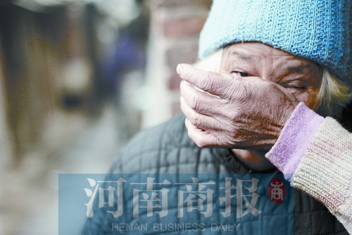 鄭州一老太走過菜市場 送給閨女的6只凍雞不翼而飛 鄭州一老太走過菜市場 送給閨女的6只凍雞不翼而飛