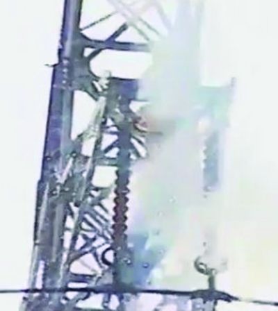 不幸觸電著火。