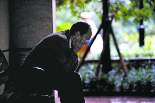 丹丹不能和爸爸進(jìn)行很好的溝通，爸爸傷透了腦筋。