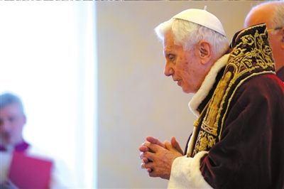 ?11日，本篤十六世出席主教會議，宣布將于本月28日退位。圖/CFP